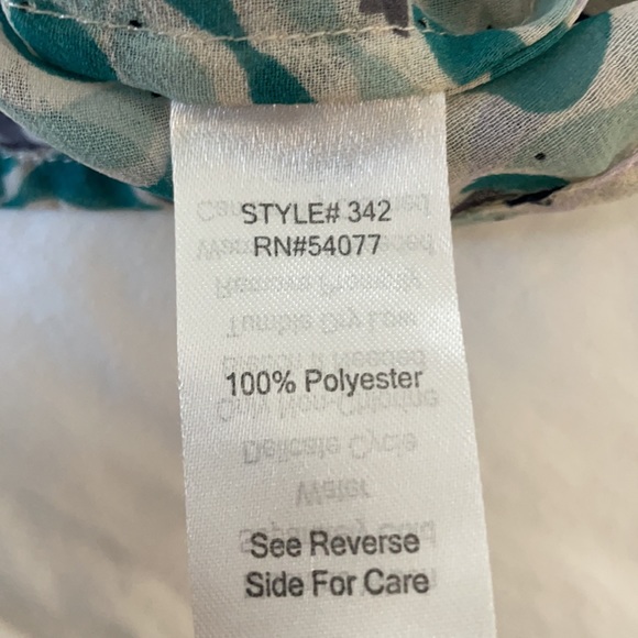 So cute! CAbi top. Women’s size L - Picture 6 of 7